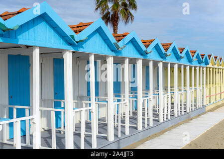 Italie, Toscane, Forte dei Marmi, cabines de plage Banque D'Images