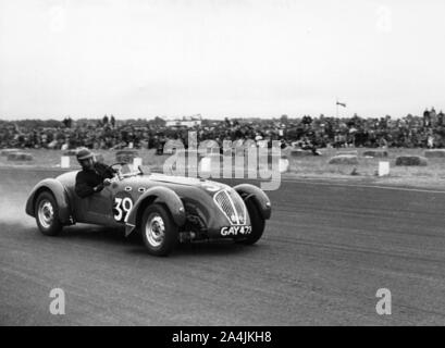 Healey Silverstone, D.S. Boston à Boreham 1952 dans la course des voitures de 100 milles. Banque D'Images