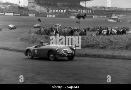 Smg , C. Shove à Brands Hatch, 26/12/1957. Banque D'Images
