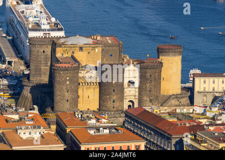 L'Italie, Campanie, Naples, Maschio Angioino ou Castel Nuovo vue du Castel Sant'Elmo Banque D'Images