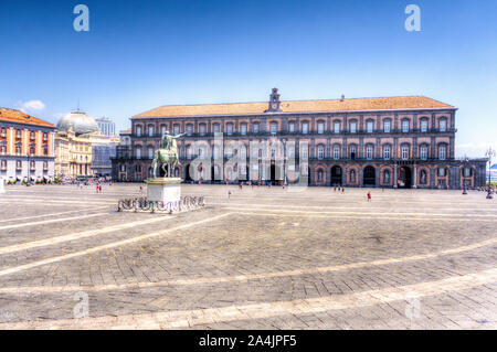 L'Italie, Campanie, Naples, Piazza del Plebiscito, le Palais Royal Banque D'Images