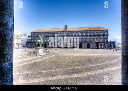 L'Italie, Campanie, Naples, Piazza del Plebiscito, le Palais Royal Banque D'Images