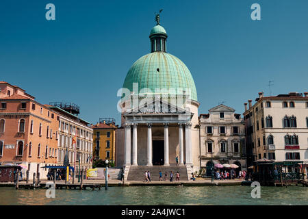 Venise, Italie - 19 juin 2019 : Le paysage autour de l'église de San Simeone Piccolo à Venise, Italie Banque D'Images