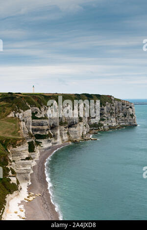 La-Poterie-de-Cap-d'Antifer, Seine-Maritime / France - 14 août 2019 : vue sur le Cap d'Antifer phare sur la côte de Normandie Banque D'Images