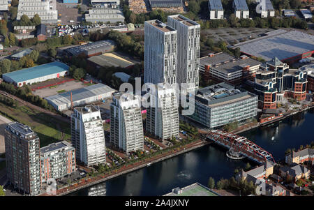 Vue aérienne de la vue aérienne de l'NV et bâtiments Place BUPA, Salford Quays, Manchester, UK Banque D'Images