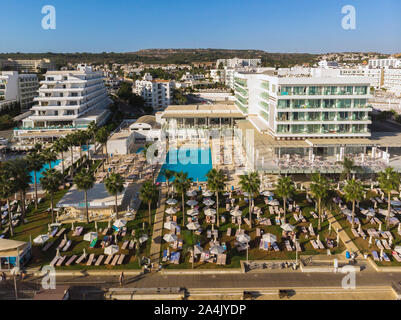 Protaras, Chypre - octobre 11. 2019. Hôtels sur la célèbre plage Sunrise Banque D'Images