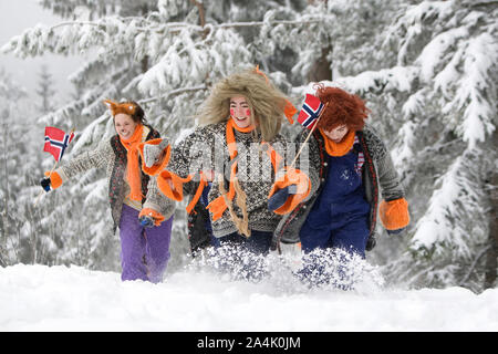 Les enfants en costume à la Coupe du Monde de ski, la Norvège Banque D'Images