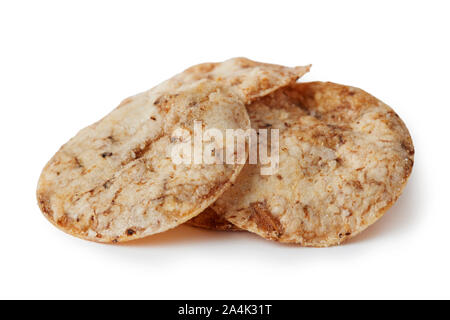 Croustilles de riz brun isolé sur fond blanc. Snack croustillant en bonne santé Banque D'Images