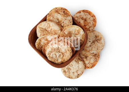 Croustilles de riz brun isolé sur fond blanc. Snack croustillant en bonne santé Banque D'Images