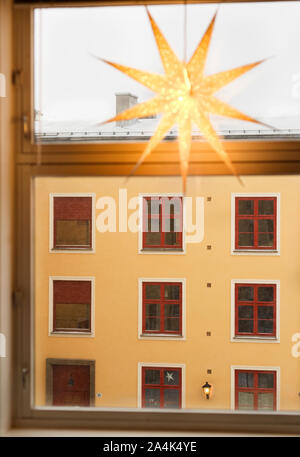 Star dans une fenêtre à Oslo Banque D'Images