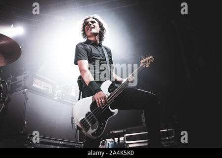 FABRIQUE, Milano, Italie - 2019/10/14 : John Calabrese du groupe canadien Danko Jones live sur scène à Fabrique, ouverture pour Volbeat (photo de Alessandro Bosio/Pacific Press) Banque D'Images