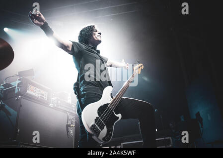 FABRIQUE, Milano, Italie - 2019/10/14 : John Calabrese du groupe canadien Danko Jones live sur scène à Fabrique, ouverture pour Volbeat (photo de Alessandro Bosio/Pacific Press) Banque D'Images