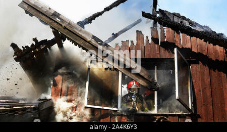 Pompier au travail. Exercice d'incendie. Banque D'Images