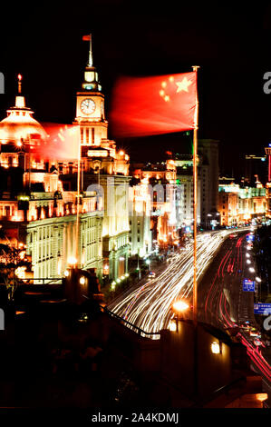 Le Bund de Shanghai by night Banque D'Images