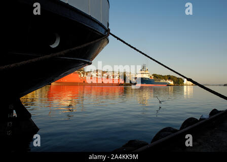 Des bateaux d'approvisionnement à l'étranger dans le port de Stavanger Banque D'Images