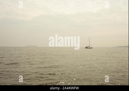 Bateau à voile près de Bamble à Telemark, Norvège Banque D'Images