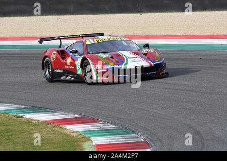 MUGELLO, elle, octobre 2017 : Ferrari 488 GTE conduit par Davide Rigon et Sam Bird dans l'action au circuit du Mugello au cours de Finali Mondiali Ferrari 2017 Show. Banque D'Images