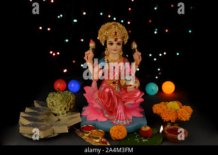 Lakshmi Poojan ou Laxmi pooja, un événement pendant Diwali festival traditionnel indien populaire Banque D'Images