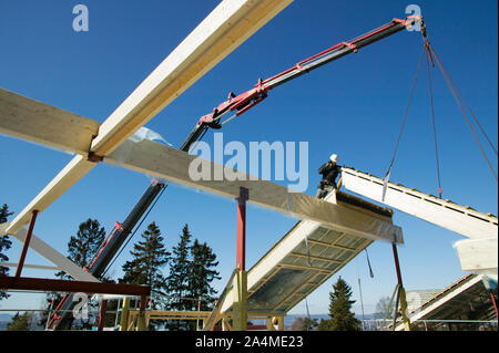 La construction d'une maison de l'homme - les éléments de construction Banque D'Images