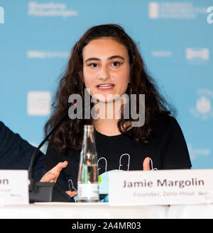 Copenhague, Danemark - 09 octobre, 2019 : Jamie Margolin de Seattle, USA, et fondateur de la mouvement Zero-Hours la parole lors du Sommet des maires du monde C40 conférence de presse d'ouverture à la mairie de Copenhague. Plus de 90 maires de certaines des plus grandes et des plus influentes villes représentant quelque 700 millions de personnes se réunissent à Copenhague du 9 au 12 octobre pour le C40 Sommet des maires du monde. L'objectif avec le sommet de Copenhague est de construire une coalition mondiale des villes les plus importantes, les entreprises et les citoyens que des rassemblements autour de l'action climatique ambitieux et radical. Aussi jeunes leaders de la récente Cl Banque D'Images