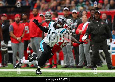 Samuel Curtis # 10 Wide Receiver des Panthers et Vernon Hargreaves # 28 de Tampa Bay évoluait au cours de la NFL match entre les Panthers et Tampa Bay Buccaneers à Tottenham Stadium à Londres, Royaume-Uni. sur le 13 octobre 2019 Banque D'Images