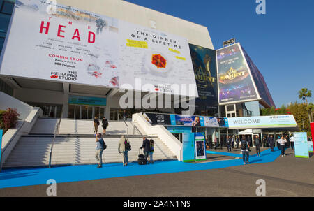 Cannes, France - 15 octobre 2019 : - Le MIPCOM Marché du contenu de divertissement du monde avec l'atmosphère générale du Palais des Festivals, un événement, Reed MIDEM Salon de télévision dans le monde entier d'utilisation | Banque D'Images