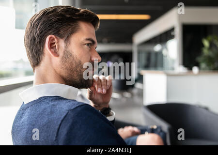 Homme au bureau Banque D'Images