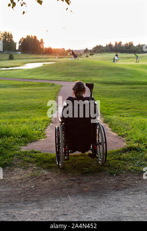 Femme en fauteuil roulant Banque D'Images