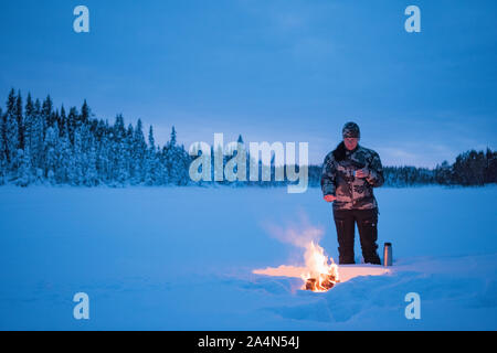 Camping d'hiver à Femme Banque D'Images