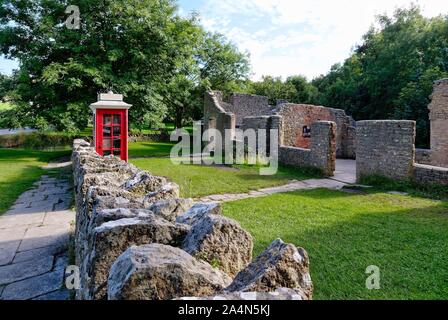 Le reste de la village déserté de Tyneham dans la zone d'entraînement militaire sur l'île de Purbeck Dorset England UK Banque D'Images