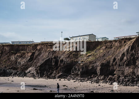 Hornsea sur le littoral Holderness, l'un des littoraux les plus rapides d'éroder, montrant des exemples de l'érosion côtière. Banque D'Images