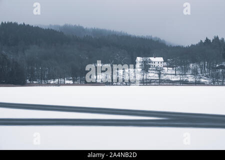 Petit village en hiver Banque D'Images