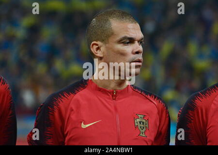 Kiev, Ukraine. 14Th Oct, 2019. Kiev, UKRAINE - le 14 octobre 2019 : Portugal's Pepe avant le match entre l'Ukraine et le Portugal au stade olympique de Kiev (Photo par Aleksandr Goussev/Pacific Press) Credit : Pacific Press Agency/Alamy Live News Banque D'Images