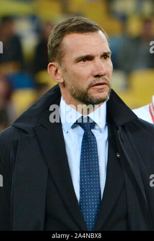 Kiev, Ukraine. 14Th Oct, 2019. Kiev, UKRAINE - le 14 octobre 2019 : l'Ukraine Andriy Shevchenko entraîneur pendant l'Euro de football match de qualification entre l'Ukraine et le Portugal au stade olympique de Kiev (Photo par Aleksandr Goussev/Pacific Press) Credit : Pacific Press Agency/Alamy Live News Banque D'Images