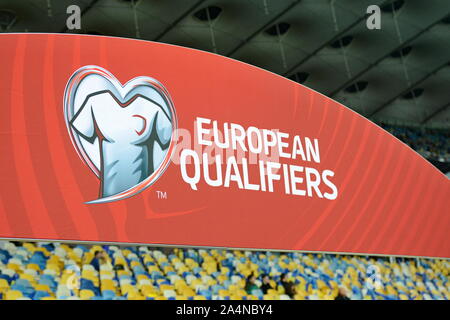 Kiev, Ukraine. 14Th Oct, 2019. Kiev, UKRAINE - le 14 octobre 2019 : UEFA EURO 2020 billboard qualificatifs européens vu au stade olympique de Kiev (Photo par Aleksandr Goussev/Pacific Press) Credit : Pacific Press Agency/Alamy Live News Banque D'Images