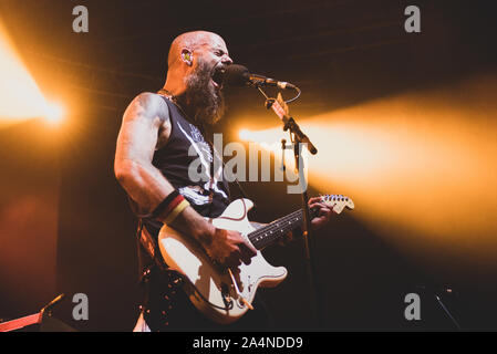 Milano, Italie. 14Th Oct, 2019. FABRIQUE, Milano, Italie - 2019/10/14 : John Dyer Baizley de Baroness le groupe américain en live sur scène à Fabrique, ouverture pour Volbeat (photo de Alessandro Bosio/Pacific Press) Credit : Pacific Press Agency/Alamy Live News Banque D'Images