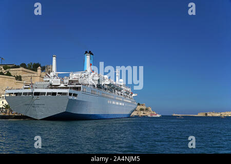 Le bateau de croisière amarré Célébration Marella à La Valette, Malte Banque D'Images