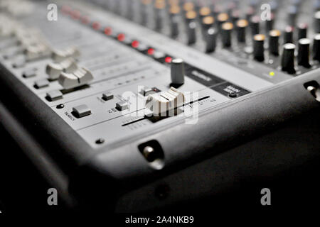 Table de mixage, console de mixage audio Banque D'Images