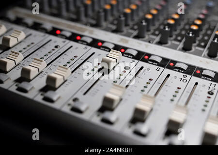 Table de mixage, console de mixage audio Banque D'Images
