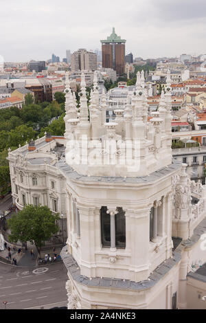 La tour de pierre de la Cibeles Palace à Madrid, Espagne Banque D'Images