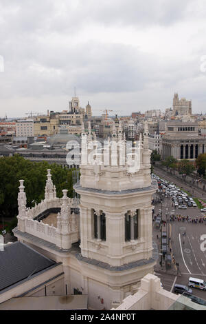 La tour de pierre de la Cibeles Palace à Madrid, Espagne Banque D'Images