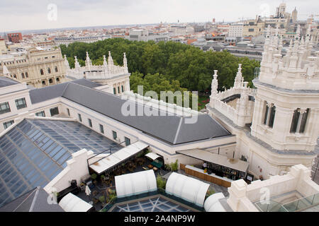 La tour de pierre de la Cibeles Palace à Madrid, Espagne Banque D'Images