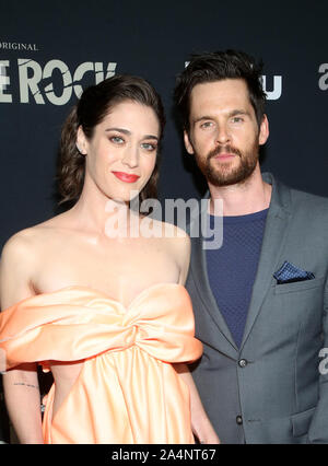 14 octobre 2019, Los Angeles, Californie, USA : Lizzy Caplan et TOM RILEY assiste à la première de Hulu's 'Castle Rock' Saison 2 tenue à l'AMC Coucher du soleil 5. (Crédit Image : © F Sadou/AdMedia via Zuma sur le fil) Banque D'Images