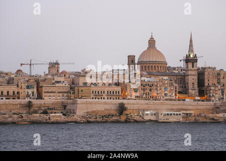 Une vue générale de la valette à partir de Sliema, sur l'île de Malte Banque D'Images