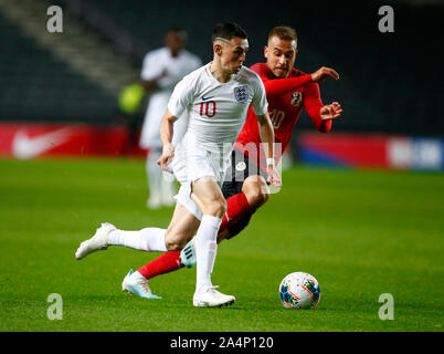 Milton Keynes, Royaume-Uni. 15 Oct, 2019. MILTON KEYNES, Angleterre. 15 OCTOBRE : Phil Foden d'Angleterre U21s pendant l'UEFA sous 21 qualificatifs Championnat moins de 21 ans entre l'Angleterre et l'Autriche en vertu de 21 à Stade MK à Milton Keynes, en Angleterre le 15 octobre 2019 : Crédit photo Action Sport/Alamy Live News Banque D'Images