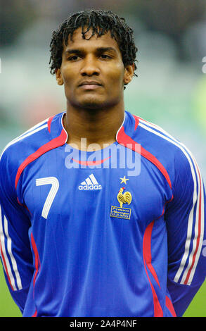 Stade de France Saint-Denis France 12.11.2005, football : match amical , France (FRA, bleu) contre l'Allemagne (GER, blanc) 0:0 ; Alessandra BIANCHI Florent (FRA) Banque D'Images