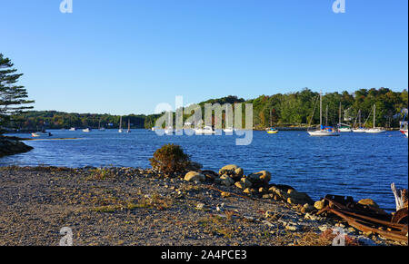 MAHONE BAY, EN Nouvelle-écosse -5 oct 2019- Vue de la ville pittoresque de Mahone Bay, un village de pêcheurs historique dans le comté de Lunenburg en Nouvelle-Écosse, Canada. Banque D'Images