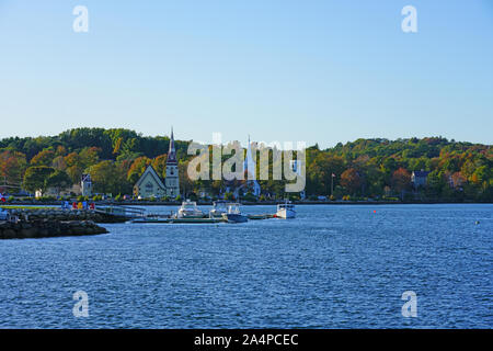 MAHONE BAY, EN Nouvelle-écosse -5 oct 2019- Vue de la ville pittoresque de Mahone Bay, un village de pêcheurs historique dans le comté de Lunenburg en Nouvelle-Écosse, Canada. Banque D'Images