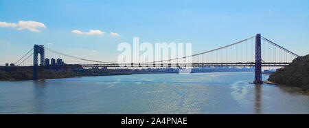 Vue aérienne du pont George Washington à Fort Lee (New Jersey), George Washington Bridge est un pont suspendu enjambant le fleuve Hudson reliant le New Jersey à Manhattan New York Banque D'Images