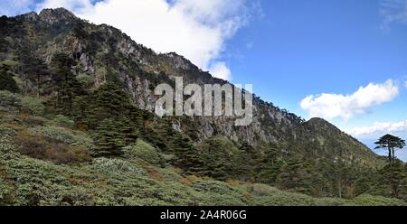 Beau paysage de montagne, la montagne Cang, dans la vieille ville de Dali dans la province du Yunnan en Chine. Banque D'Images